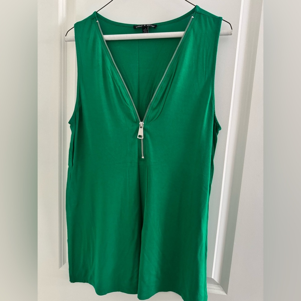 Cable & Gauge Green Sleeveless V-Neck Tank with Front Zip